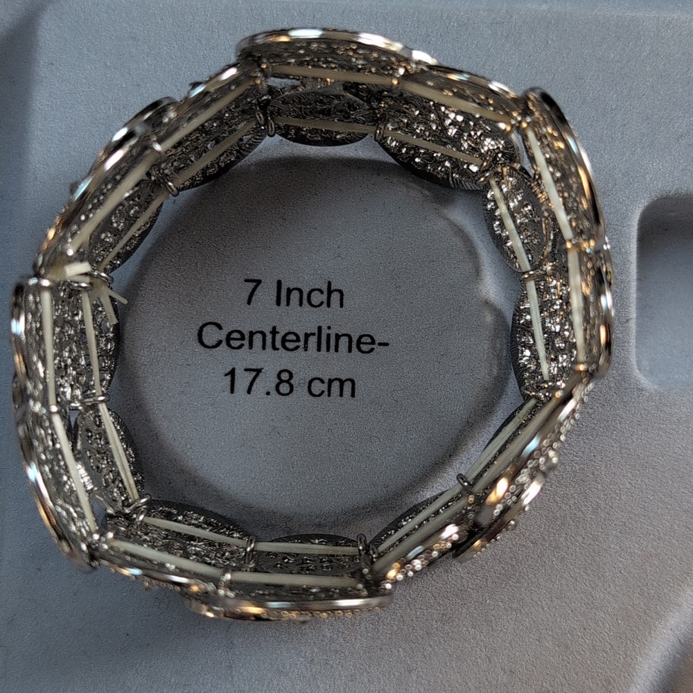 Vintage-Inspired Silver Tone Filigree Stretch Bracelet 7" - Picture 2 of 6
